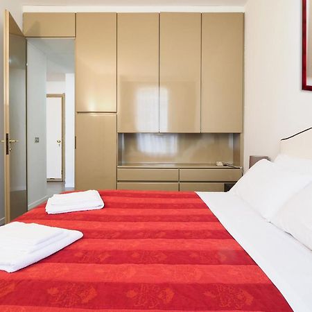 Duomo Luxury Apartment - One Bed Милан Экстерьер фото
