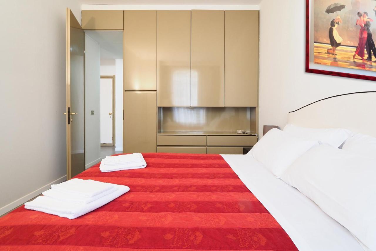 Duomo Luxury Apartment - One Bed Милан Экстерьер фото